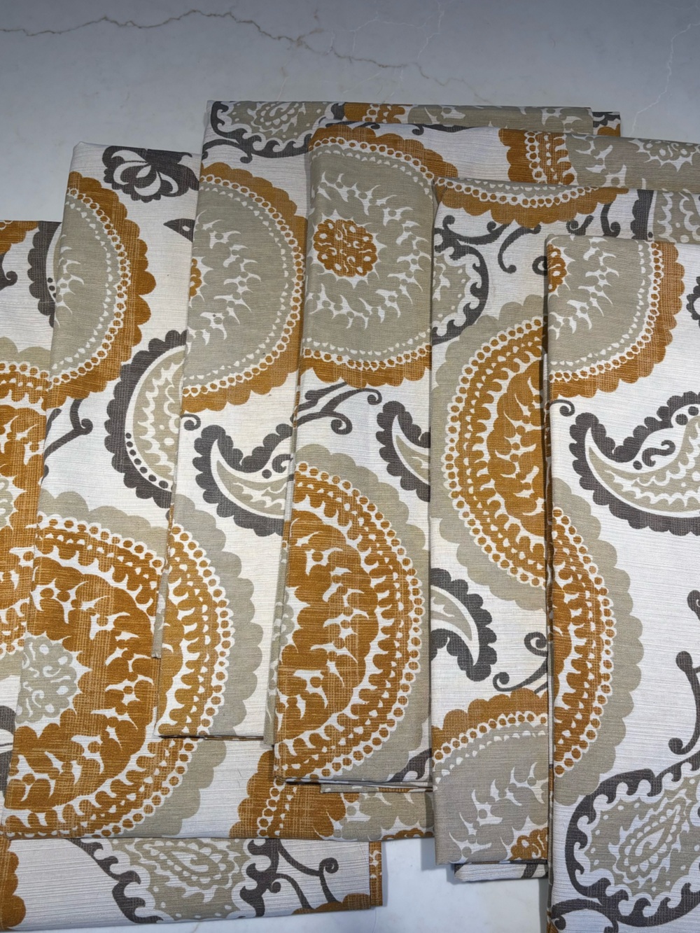 Threshold modern curtains / drapes 6 panels
Ivory, taupe, gold & grey 52x84